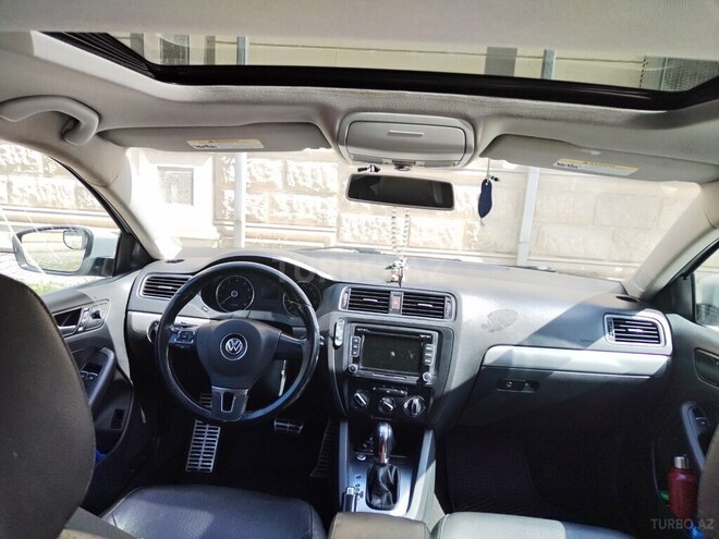 Volkswagen Jetta-21