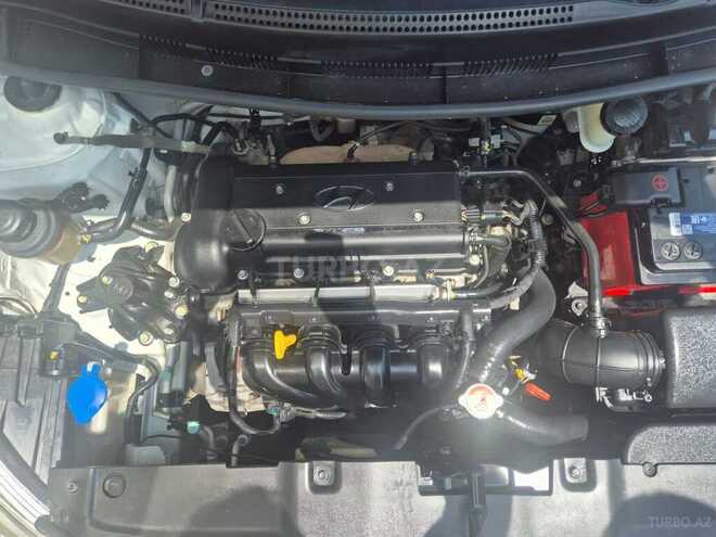 Hyundai Accent-9