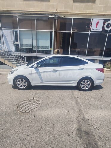 Hyundai Accent-11