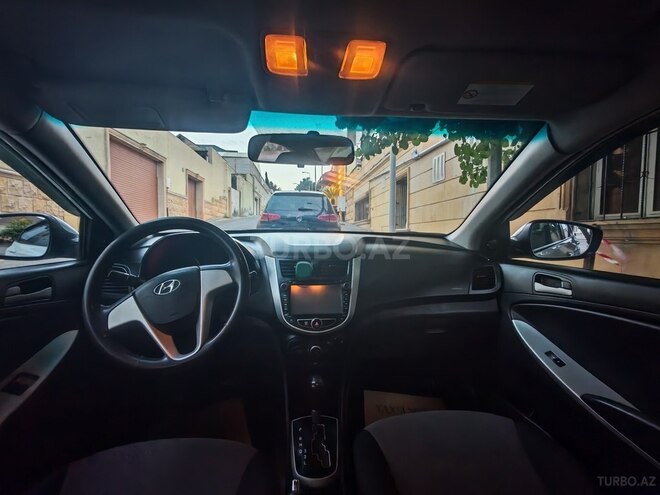 Hyundai Accent-4