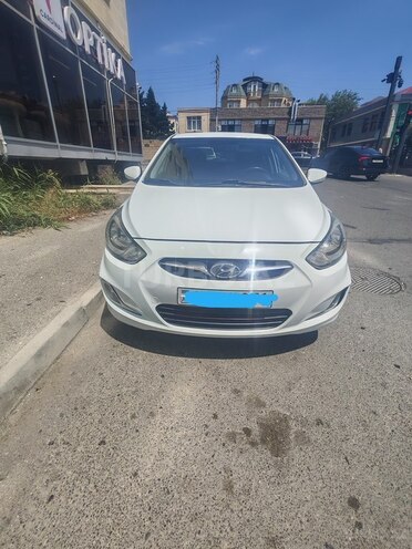 Hyundai Accent-10