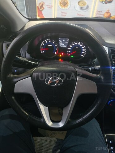 Hyundai Accent-2