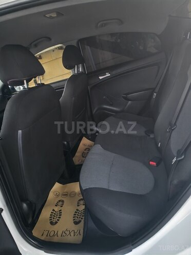 Hyundai Accent-5