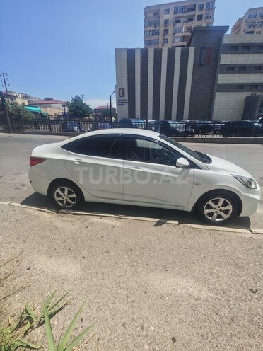 Hyundai Accent-13