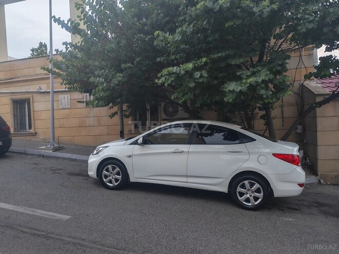 Hyundai Accent-7