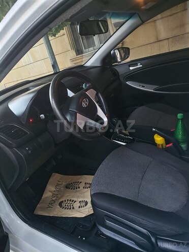 Hyundai Accent-6