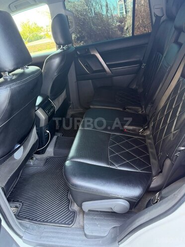 Toyota Land Cruiser Prado-5