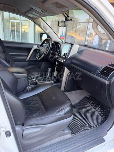 Toyota Land Cruiser Prado-7
