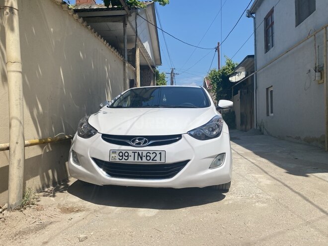 Hyundai Elantra-2