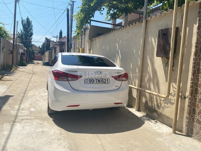 Hyundai Elantra-4