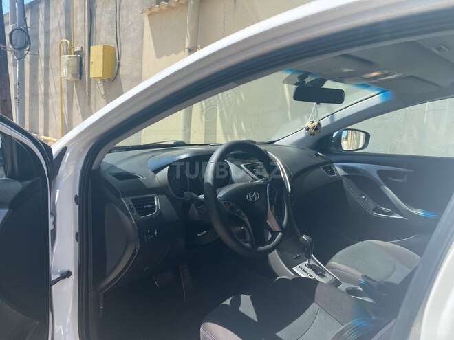 Hyundai Elantra-5