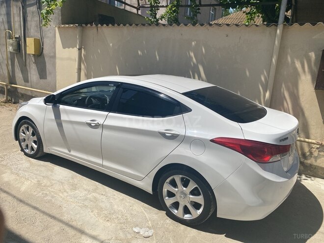 Hyundai Elantra-7