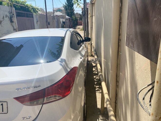Hyundai Elantra-8