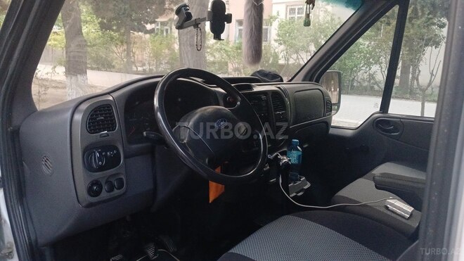 Ford Transit-3