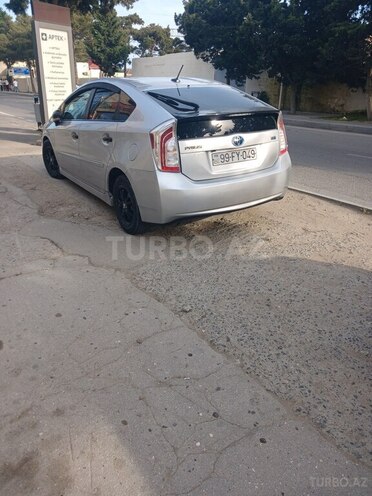 Toyota Prius-2