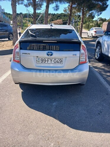 Toyota Prius-5