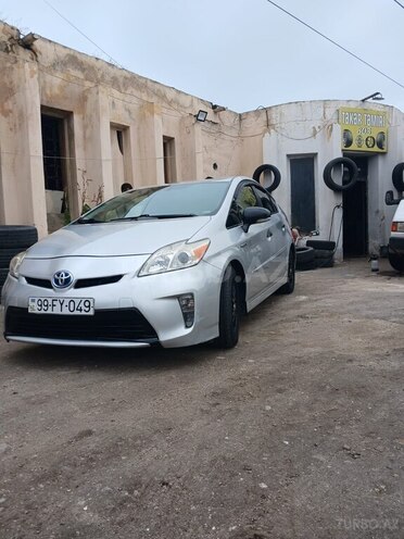 Toyota Prius-10