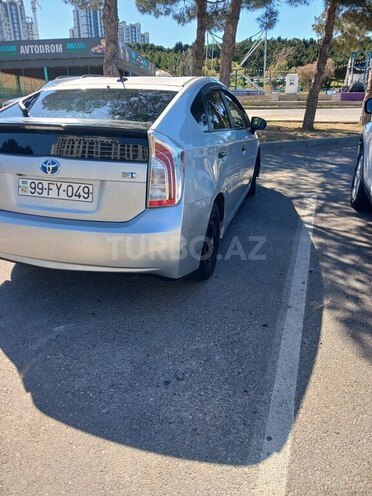 Toyota Prius-8