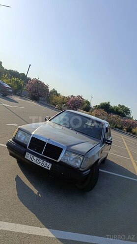 Mercedes 200 D-6