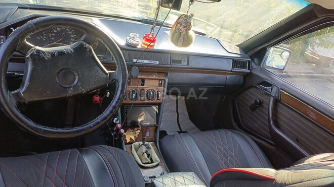 Mercedes 200 D-8