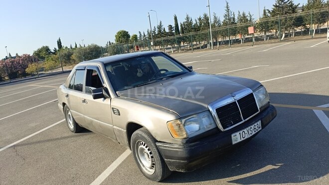 Mercedes 200 D-1