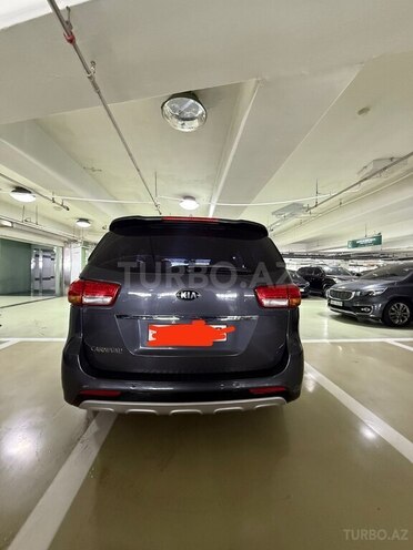 Kia Carnival-4