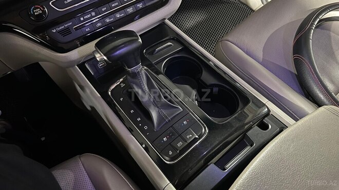 Kia Carnival-9