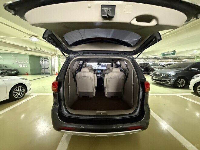 Kia Carnival-13
