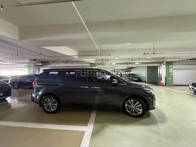 Kia Carnival-11