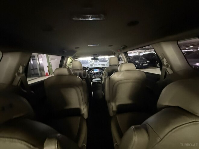 Kia Carnival-14