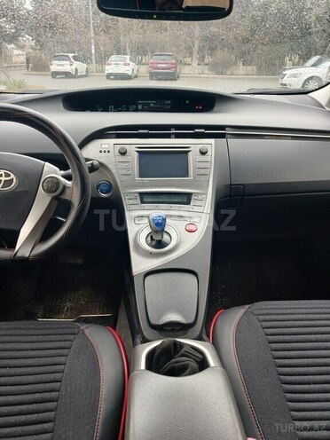 Toyota Prius-11
