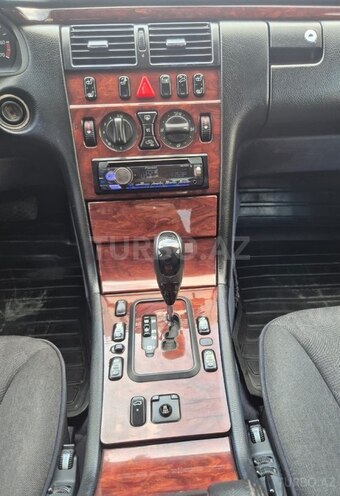 Mercedes E 240-5