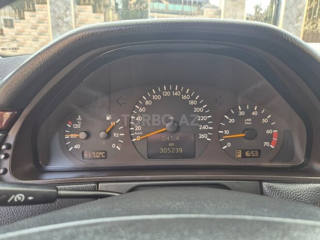 Mercedes E 240-14
