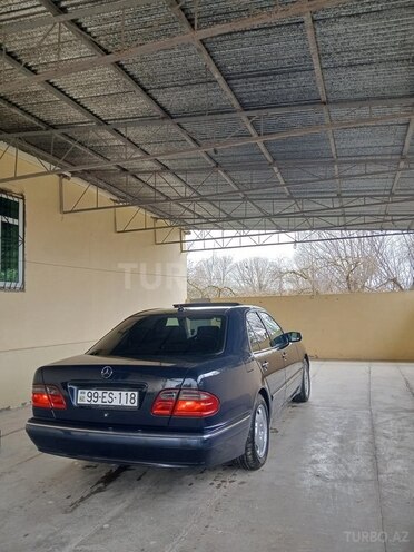 Mercedes E 240-3