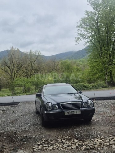 Mercedes E 240-11