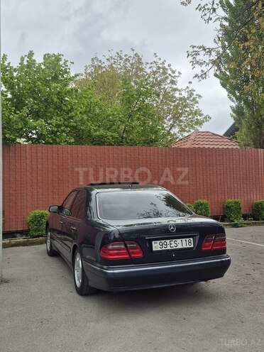 Mercedes E 240-2
