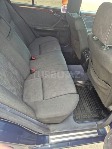 Mercedes E 240-13