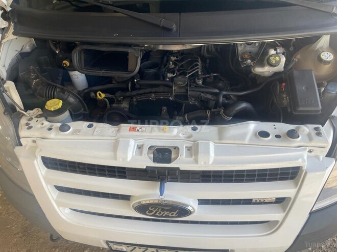 Ford Transit-10