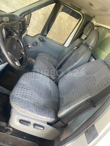 Ford Transit-15