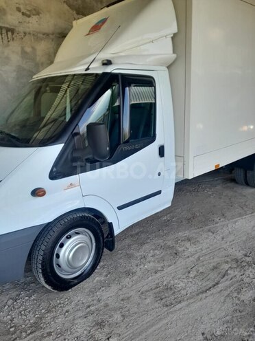 Ford Transit-17