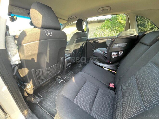 Mercedes B 180-3