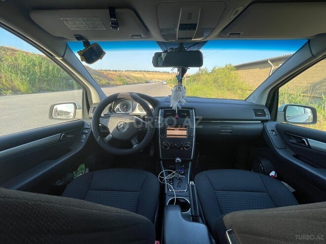 Mercedes B 180-7