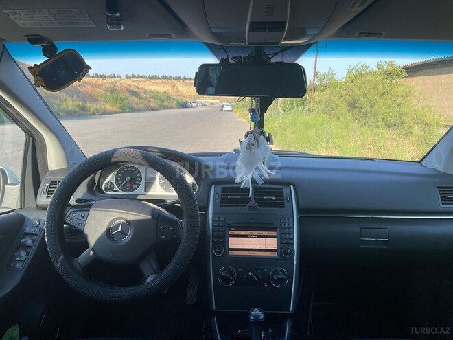 Mercedes B 180-5