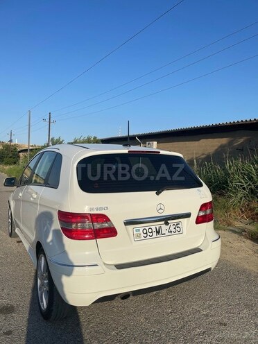 Mercedes B 180-6