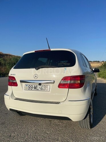 Mercedes B 180-4