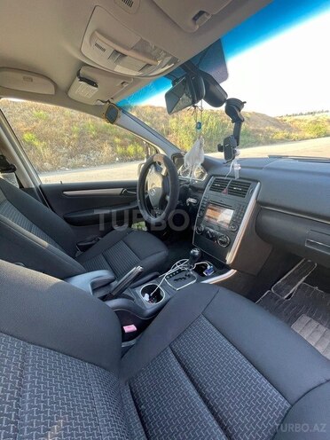 Mercedes B 180-2
