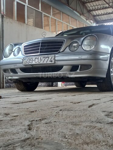 Mercedes E 220-13