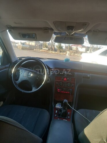 Mercedes E 220-9