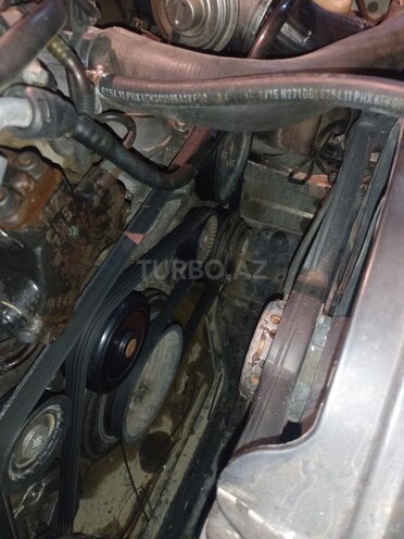Mercedes E 220-11