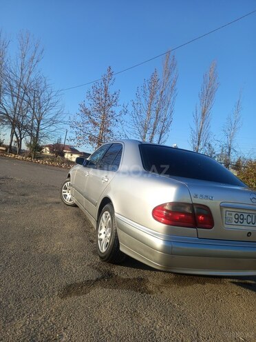 Mercedes E 220-3